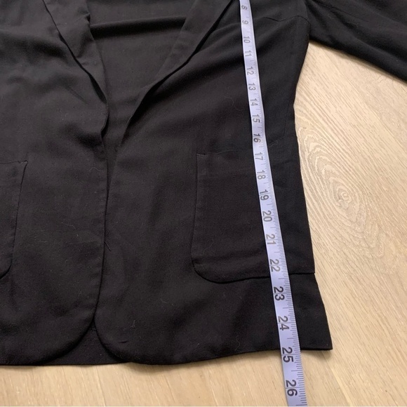 Talula Aritzia Black Two Pocket Flowy Kent Blazer - Picture 8 of 10